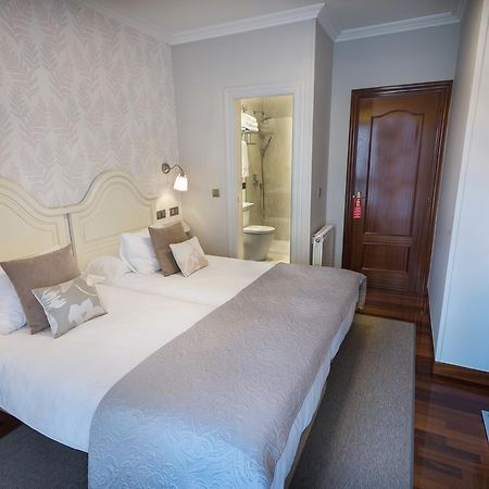 Cuatro Caminos Rooms Torrelavega Exterior photo