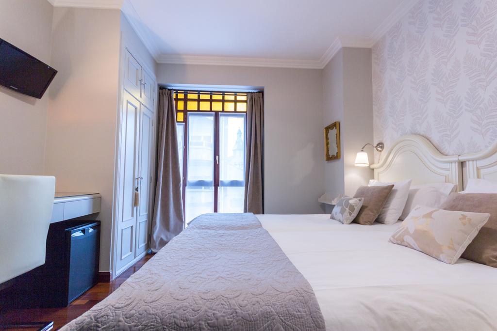 Cuatro Caminos Rooms Torrelavega Exterior photo