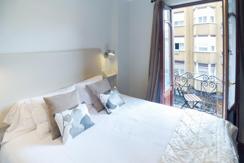 Cuatro Caminos Rooms Torrelavega Exterior photo