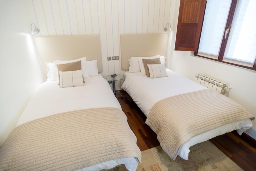 Cuatro Caminos Rooms Torrelavega Exterior photo