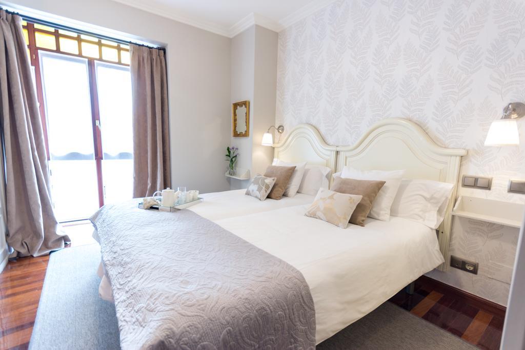 Cuatro Caminos Rooms Torrelavega Exterior photo
