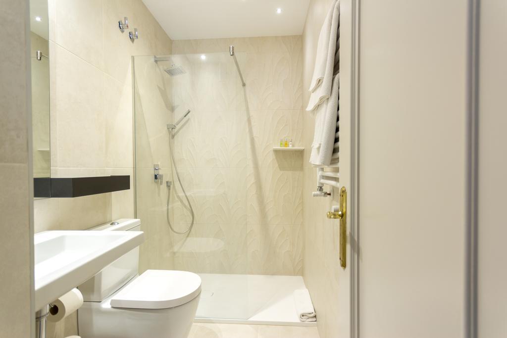 Cuatro Caminos Rooms Torrelavega Exterior photo