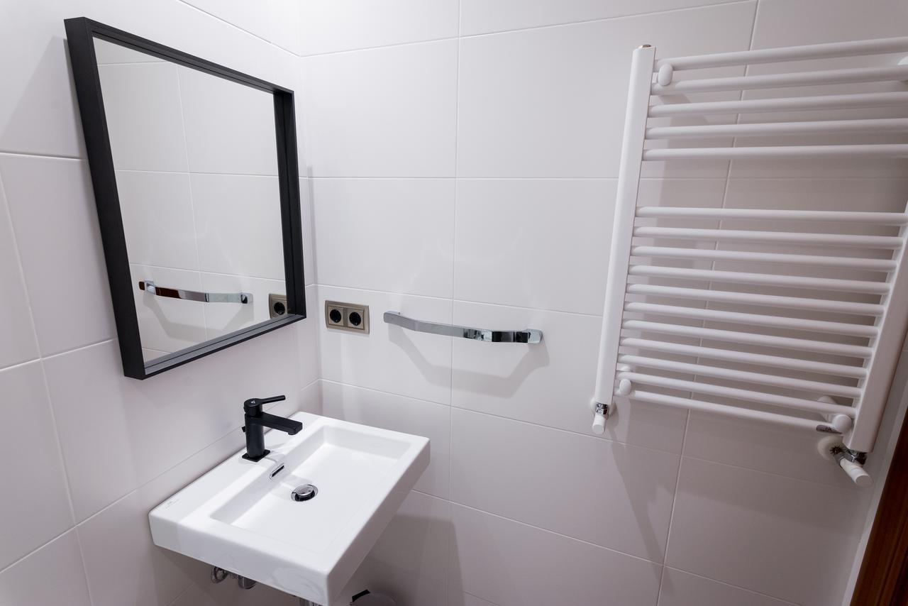 Cuatro Caminos Rooms Torrelavega Exterior photo