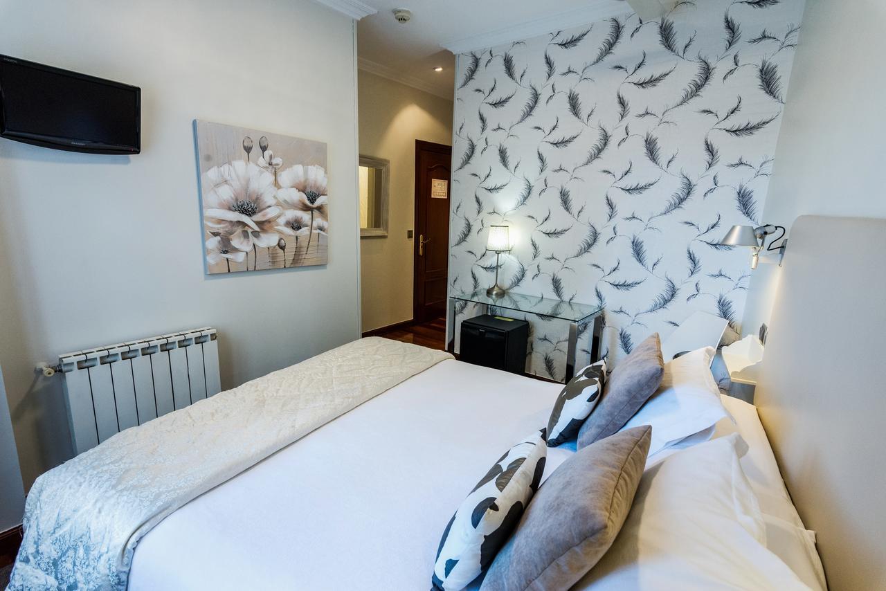 Cuatro Caminos Rooms Torrelavega Exterior photo