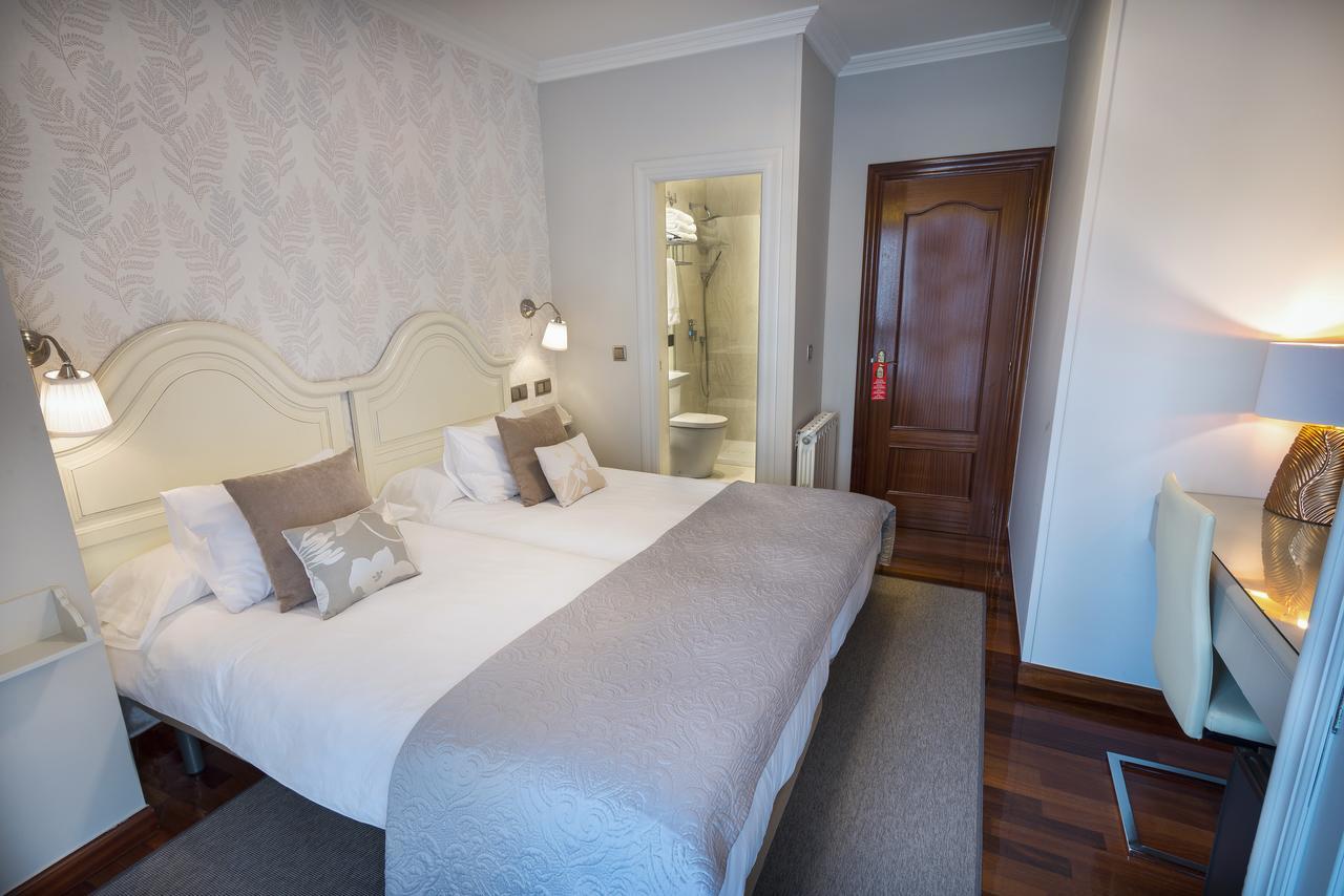 Cuatro Caminos Rooms Torrelavega Exterior photo