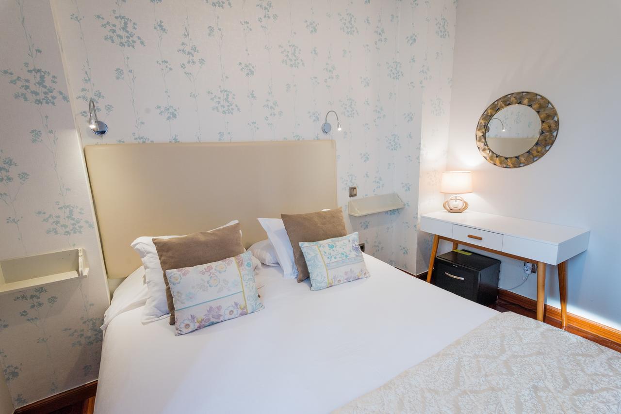 Cuatro Caminos Rooms Torrelavega Exterior photo